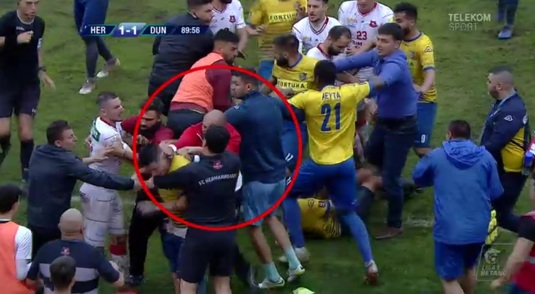 VIDEO | Moment şocant la Hermannstadt - Călăraşi. Miriuţă l-a bătut pe Steliano Filip! I-a dat cu pumnii în cap când era cu spatele