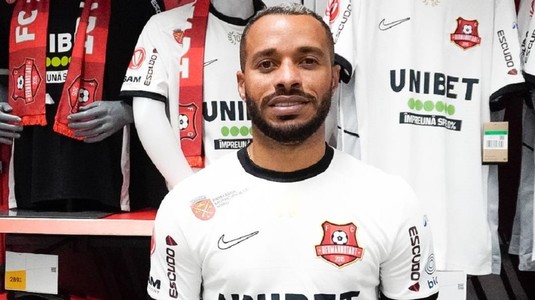 Hermannstadt i-a găsit înlocuitor lui Ianis Stoica! Fotbalistul a revenit în Superliga şi a semnat la Sibiu: "Va purta tricoul cu numărul 7, cel lăsat liber"