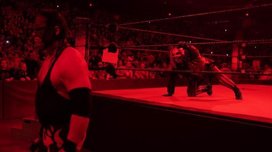 LIVE ONLINE | Confruntarea monştrilor, la SmackDown. Plus multe reveniri surpriză acum la Telekom Sport