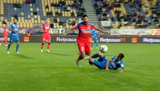 VIDEO Chindia a rămas în zece oameni din minutul 8 al meciului cu FCSB. Kocic a fost eliminat pentru o intrare la Creţu