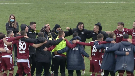 VIDEO | Galeria s-a mutat pe teren! Moment superb după nebunia din ASU Poli - Rapid. Cum au sărbătorit giuleştenii la final