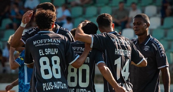 „Suferim. Ăia sunt campioni”. Forţat, Daniel Pancu a reprofilat doi atacanţi ca fundaşi în Rapid – Dinamo Kiev 3-1: „Aşa a început şi Raţ”. Trei transferuri, pe drum
