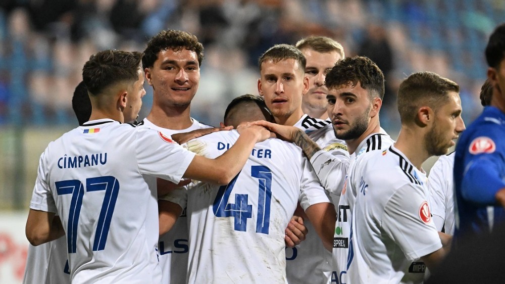 “Pe partea dreaptă ar fi o variantă. Va creşte şi ştie fotbal”