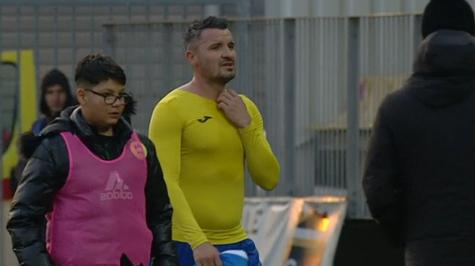 VIDEO | ”Nu vreau să-l jignesc pe Budescu, dar n-ar trebui lăsat să mai joace. E prea greu”. Cum a fost surprins mijlocaşul dupa Petrolul - Craiova