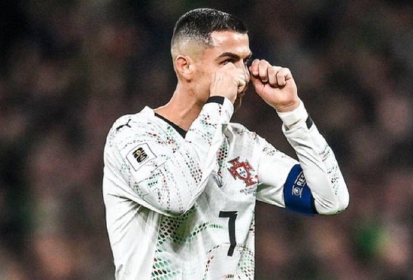 Pe cine şi-a vărsat nervii Ronaldo: "M-a felicitat că am pus presiune pe arbitru”. Selecţionerul Martinez îl apără: ”Unghiul face ca totul să pară mai rău”