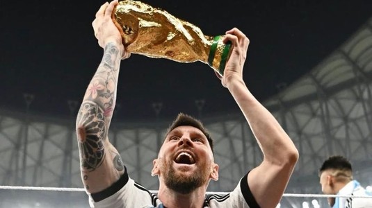 Controversa din Qatar! Messi s-a pozat cu un trofeu fals al Cupei Mondiale fără să ştie. Fotografia este cea mai apreciată de pe Instagram