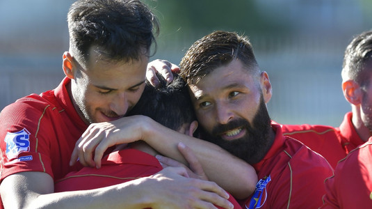 VIDEO CSA Steaua - Unirea Slobozia 2-0. "Militarii" s-au impus în Ghencea. Momente speciale: Piţurcă a dat lovitura de start + Campionii de la Sevilla, premiaţi la pauză