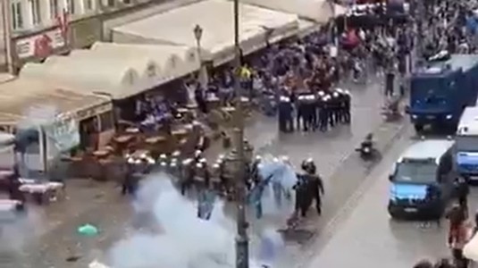 Violenţe între suporterii lui Chelsea şi Betis înainte de finala Conference League! Ce s-a întâmplat pe străzile din Wroclaw | VIDEO