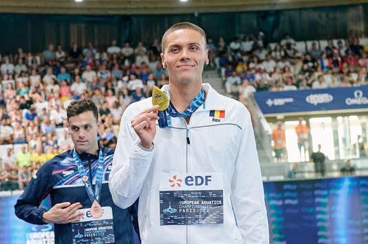 "Înotul este poate un hobby la care sunt foarte bun". David Popovici, reacţie de mare campion după ce a luat aurul şi la 200 m liber