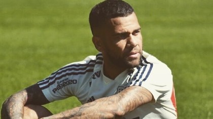 Fratele lui Dani Alves reacţionează vehement după zvonurile false privind sinuciderea fotbalistului în închisoare. ”Nebunia este că îl vreţi mort”