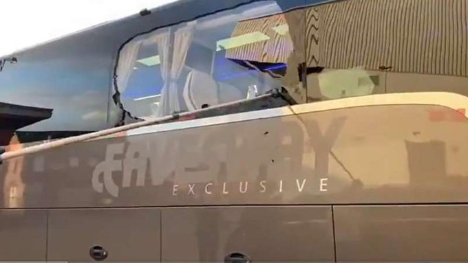 Poliţia engleză a deschis o anchetă după ce autocarul echipei Real Madrid a fost atacat pe drumul spre stadionul Anfield