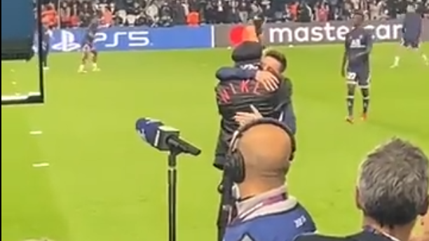 VIDEO | Moment pentru posteritate! Messi şi Ronaldinho s-au îmbrăţişat, înainte de PSG - Leipzig