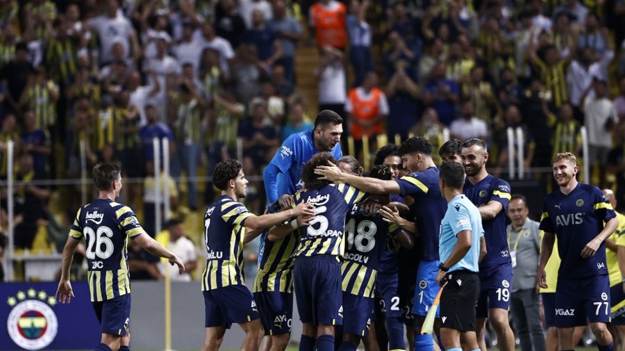 UEFA a anunţat sancţiunea în cazul meciului Fenerbahce - Dinamo Kiev, la care fanii gazdelor au scandat numele lui Vladimir Putin