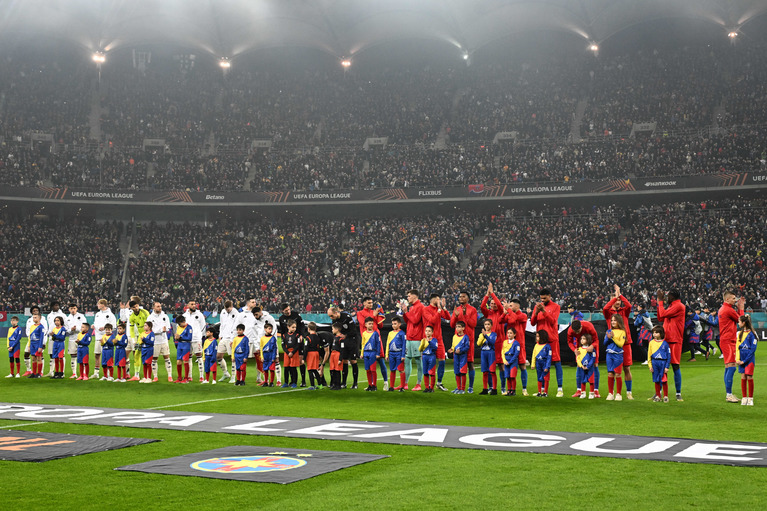 „Dumnezeule! Este o frumuseţe”. Presa din Anglia, uluită de ceea ce a văzut în prima repriză a meciului FCSB - Manchester United