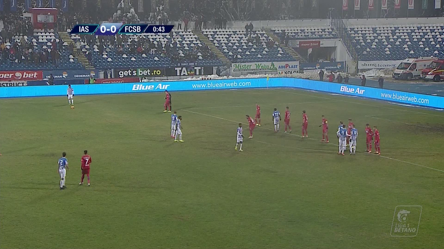 VIDEO | POLI IAŞI-FCSB 1-2. TREI PUNCTE CARE ÎI ŢIN PE ROŞ-ALBAŞTRI APROAPE DE LIDERUL CFR