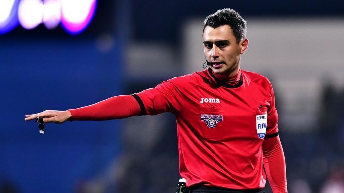 Horaţiu Feşnic arbitrează meciul Dinamo - Universitatea Craiova
