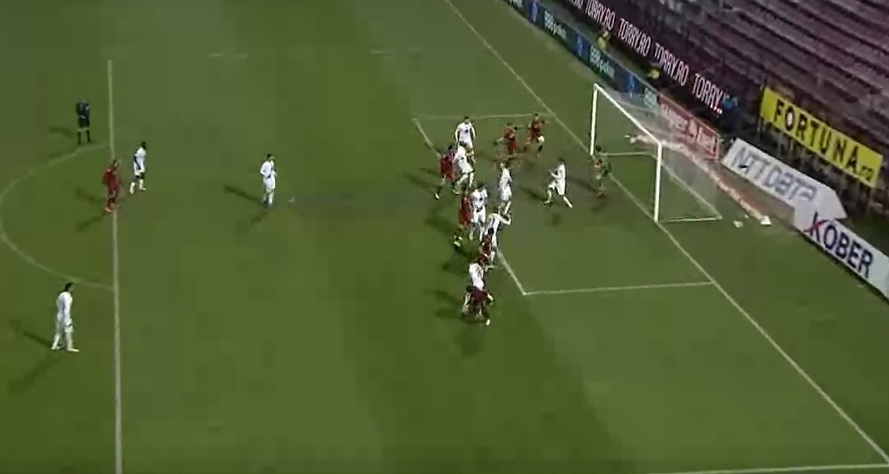 VIDEO | Dan Petrescu va cere din nou VAR! Două faze la limită judecate de Găman împotriva CFR-ului