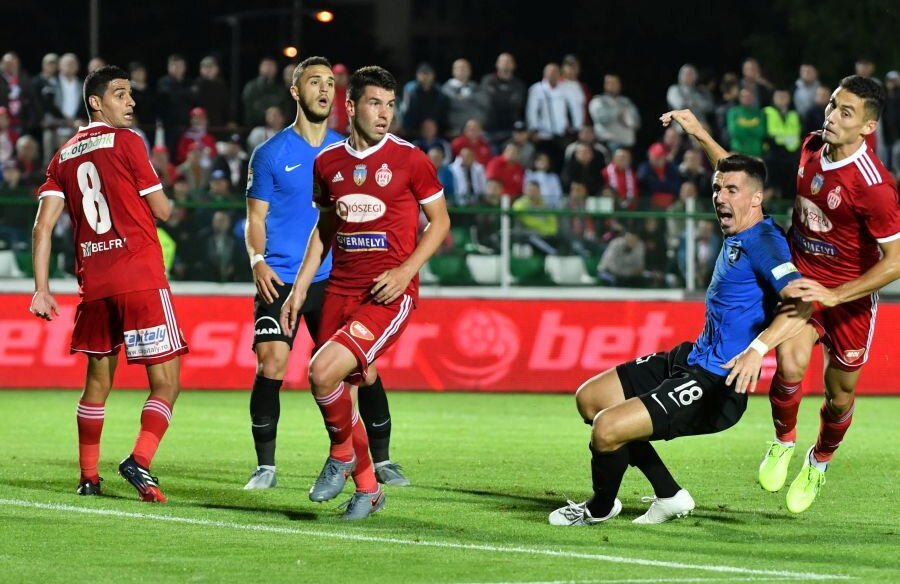 Un fundaş din Liga 1 a recunoscut că este dorit de FCSB şi CFR Cluj! "Sper ca transferul să se întâmple"
