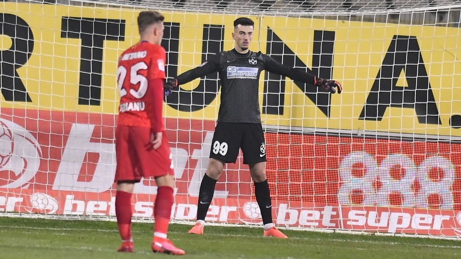 VIDEO | Gafă incredibilă a portarului Andrei Vlad! FCSB a scăpat fără gol primit
