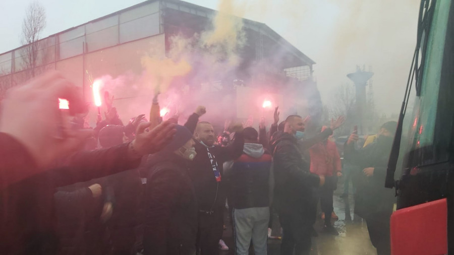 VIDEO | Fanii FCSB aşteaptă victoria la Cluj! "Aceste meciuri ne arată unde suntem. Trebuie să profităm de aceste momente"
