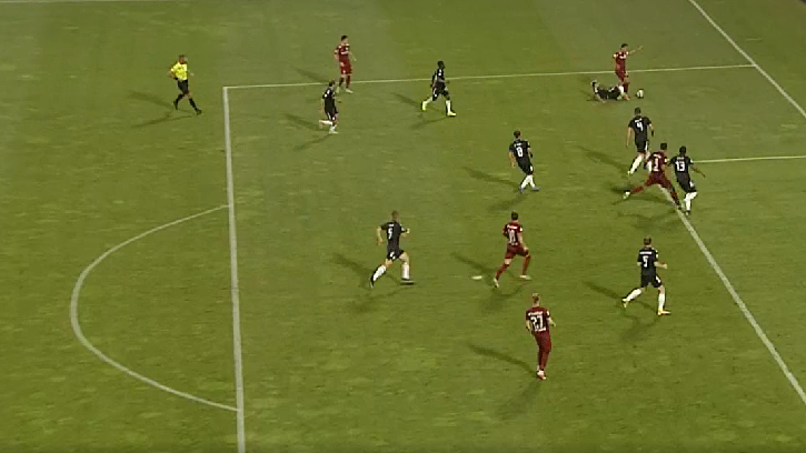 VIDEO | Moment controversat: decizia luată de Radu Petrescu la un duel la limită în careul lui FC U Craiova