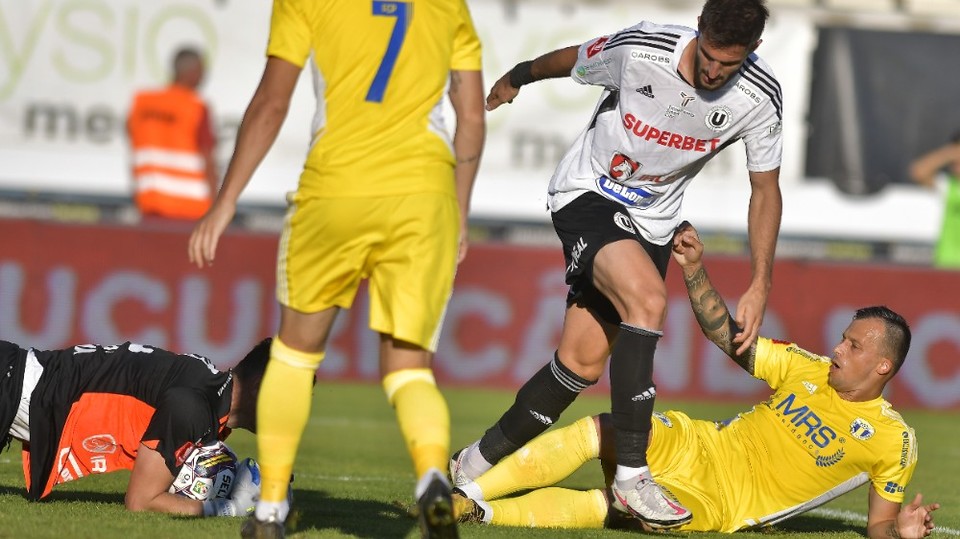 //i0.1616.ro/media/581/3142/38109/20799736/10/universitatea-cluj-petrolul-ploiesti-superliga-superbet-5-08-2022.jpg