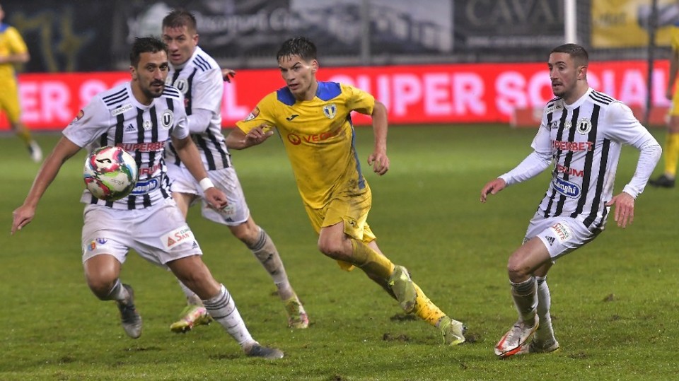 //i0.1616.ro/media/581/3142/38109/20809350/1/petrolul-ploiesti-universitatea-cluj-liga-2-casa-pariurilor-7-12-2021-1-2.jpg