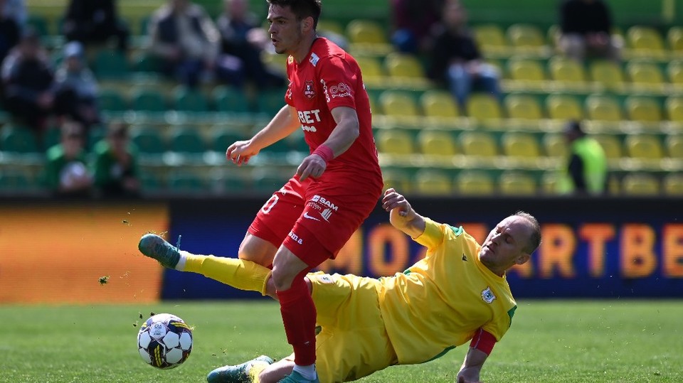//i0.1616.ro/media/581/3142/38109/21095223/2/cs-mioveni-fc-hermannstadt-play-out-superliga-superbet-15-04-2023.jpg