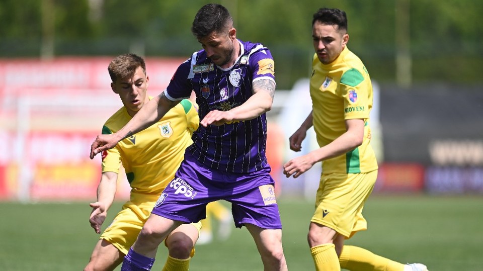 //i0.1616.ro/media/581/3142/38109/21109682/2/cs-mioveni-fc-arges-play-out-superliga-superbet-129-04-2023.jpg