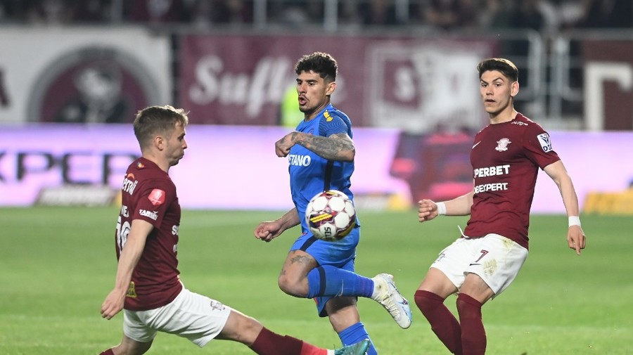 Cine arbitrează derby-ul Rapid - FCSB, din ultima etapă din play-off