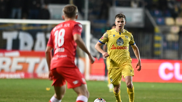 VIDEO | UTA Arad - Petrolul Ploieşti, astăzi, de la ora 18:00, în direct la Prima Sport 1! Începe etapa cu numărul 12 în Superligă