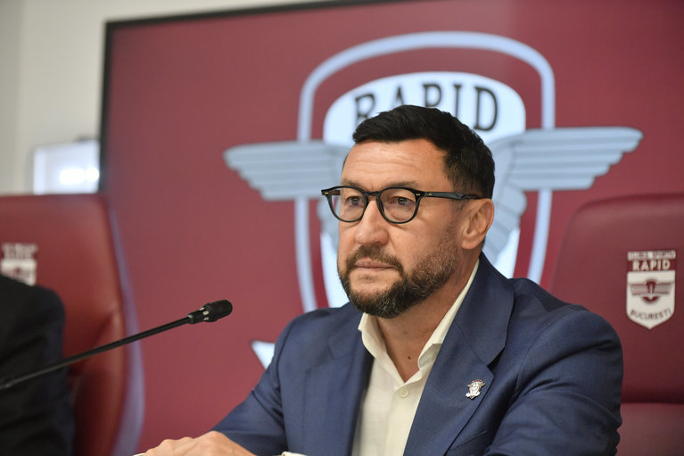 Viorel Moldovan a "înţepat-o" pe Universtatea Cluj! "Nu vreau să fac apecieri şi comentarii despre alte adversare care la prima atingere în careu primesc penalty-uri" | EXCLUSIV