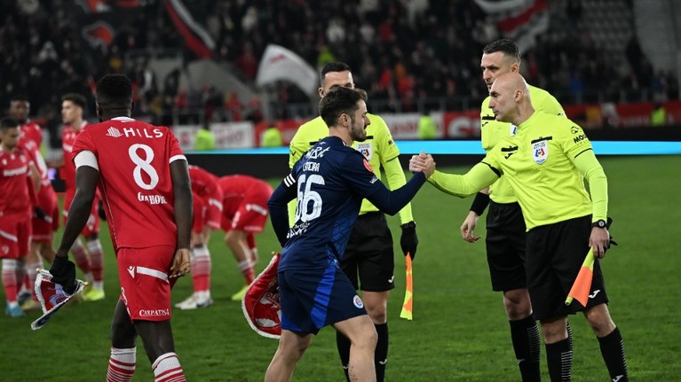 Tiradă la adresa brigăzii de arbitri după penalty-ul controversat care a decis soarta partidei Dinamo - Oţelul: „Sper din tot sufletul meu de copil să dispară VAR-ul! Râd ăia de noi din Italia, Spania dacă văd astea” | VIDEO EXCLUSIV