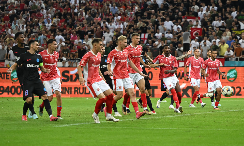 //i0.1616.ro/media/581/3142/38109/22218970/1/dinamo-bucuresti-fcsb-superliga-superbet-2-08-2025-2.jpg
