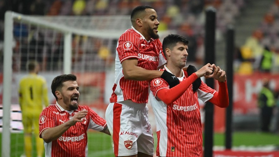 În pană de transferuri, Dinamo poate pierde un jucător! Fotbalistul „câinilor” este dorit în Spania 