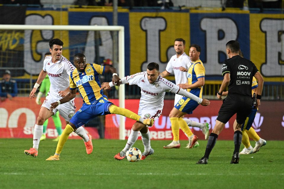 //i0.1616.ro/media/581/3142/38109/22309783/1/petrolul-ploiesti-rapid-bucuresti-superliga-superbet-27-09-2025-1.jpg