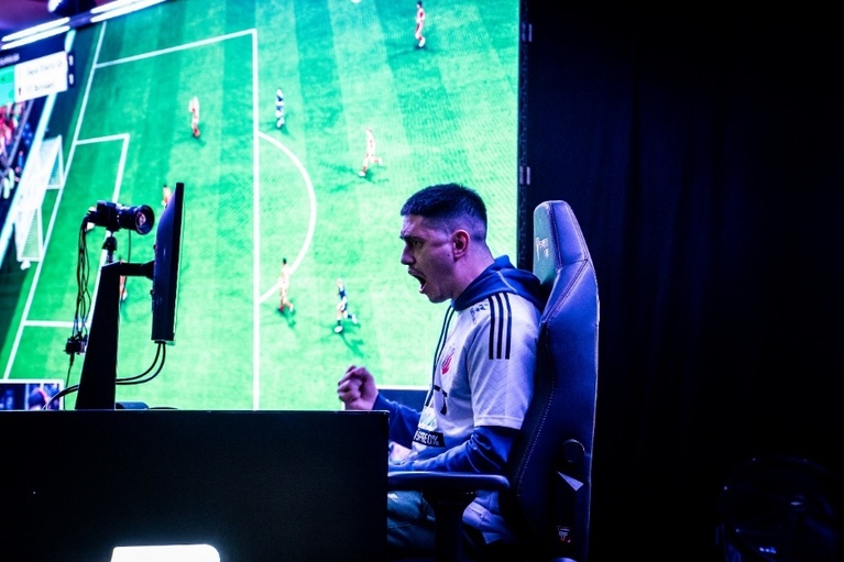 eSuperliga, prima ligă oficială de esports afiliată Ligii Profesioniste de Fotbal şi EA SPORTS™, revine în martie cu un nou sezon