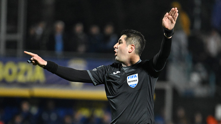 Florin Andrei va arbitra meciul Rapid – CFR Cluj, derby-ul zilei de luni din Superliga