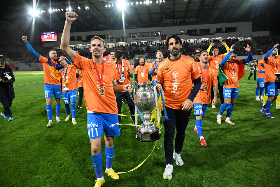 //i0.1616.ro/media/581/3142/38109/22444194/3/universitatea-cluj-universitatea-craiova-finala-cupei-romaniei-betano-13-05-2025-3.jpg