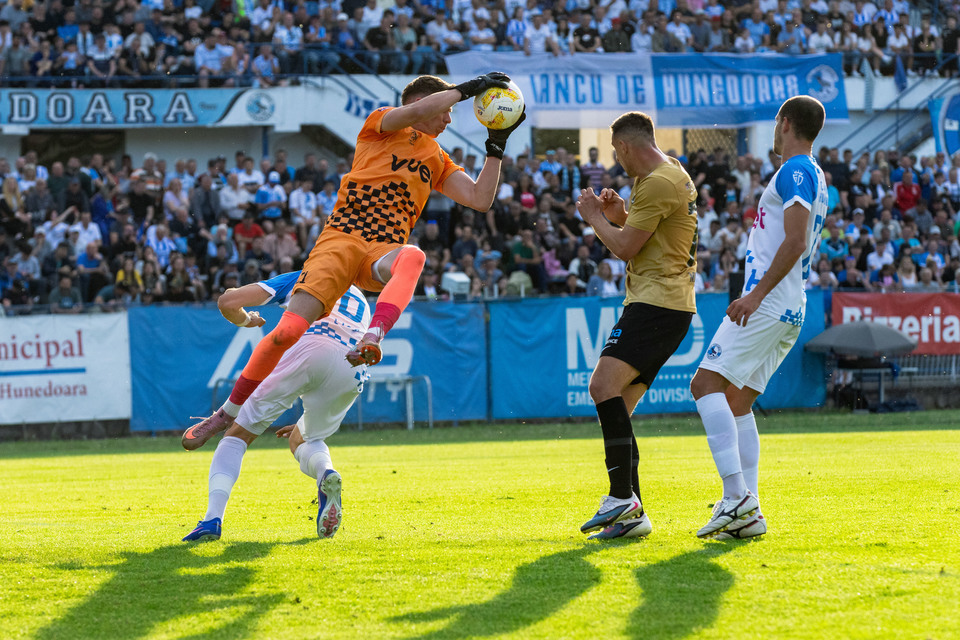 //i0.1616.ro/media/581/3142/38109/22491386/1/fc-corvinul-hunedoara-fc-voluntari-liga-2-casa-pariurilor-play-off-06-05-2026.jpg