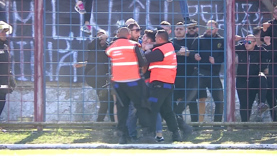 VIDEO | SCANDAL LA CHINDIA-PETROLUL. GESTUL CARE I-A ÎNFURIAT PE FANII DIN PLOIEŞTI