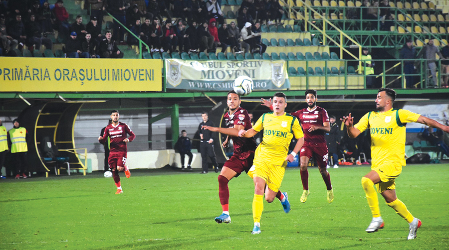 VIDEO | Unii cu ocaziile, alţii cu norocul. CS Mioveni - Rapid 0-0. Trupa lui Alexa a avut aproape o repriză un om în plus