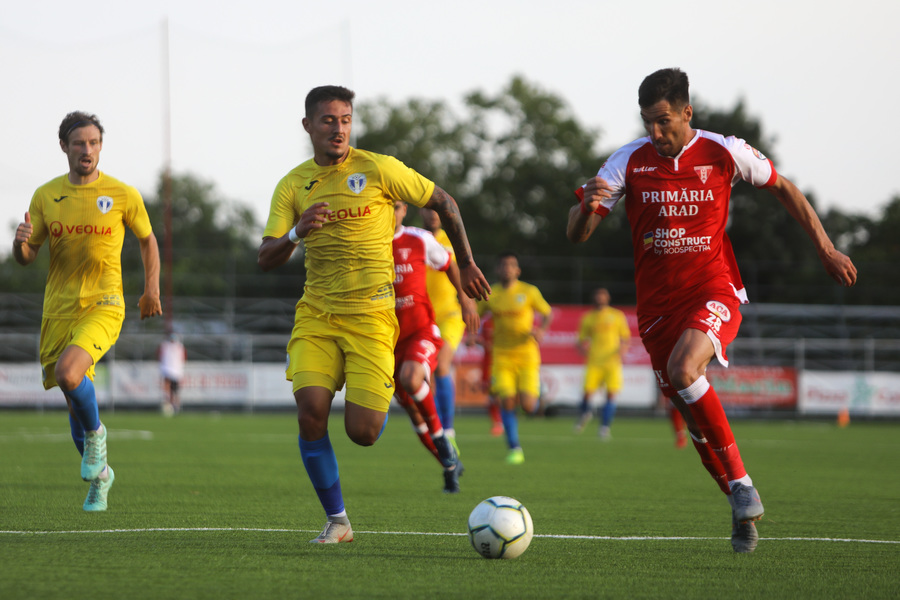 CS Mioveni - UTA Arad, live pe Look Sport de la 17:30