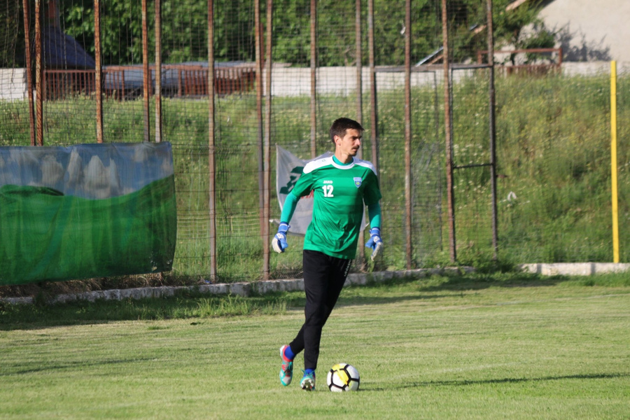 Portarul celor de la Progresul Spartac a ajuns de urgenţă la spital după meciul cu CSM Slatina. A spart un geam şi şi-a tăiat venele 