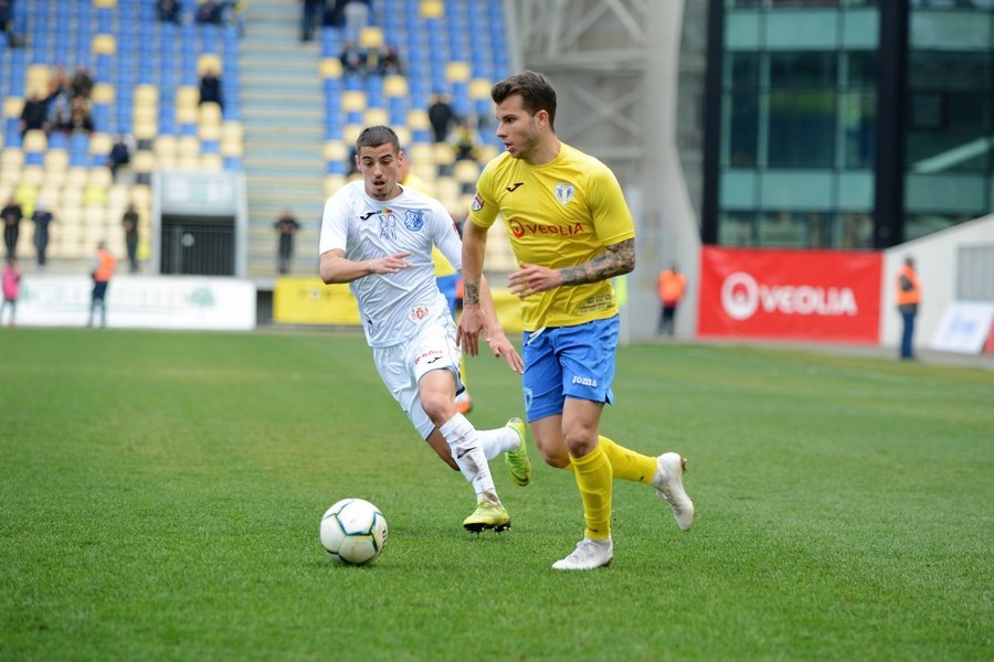 VIDEO | Petrolul a făcut spectacol în Valea Domanului, 4-0 cu Reşiţa!
