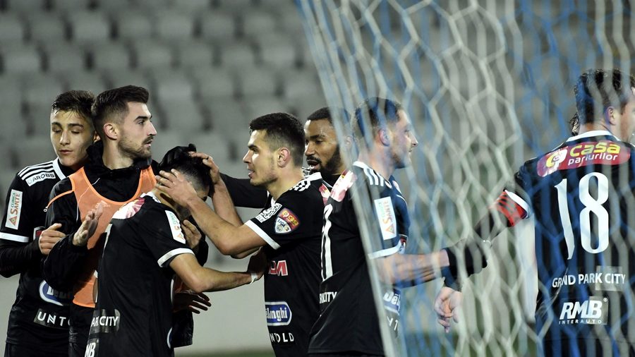 VIDEO | Debut în forţă pentru Costel Enache la Universitatea Cluj. ”Şepcile roşii” au câştigat categoric, după ce au fost conduse cu 1-0