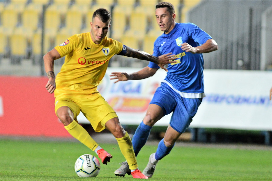 VIDEO | Petrolul - Dunărea Călăraşi 0-1. Oaspeţii dau lovitura pe Ilie Oană în superioritate numerică! "Lupii galbeni", ratări monumentale