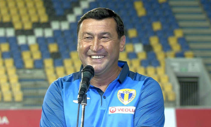 Viorel Moldovan a găsit explicaţii pentru eşecul de pe teren propriu cu Dunărea Călăraşi. ”După trei victorii ne-am văzut puţin mai prea frumoşi, prea buni”