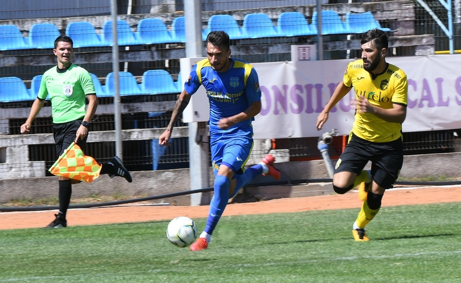 Etapă de Liga 2 decimată de Covid-19. S-au terminat primele două partide. Derby-ul FC ”U” Craiova - Rapid, ora 20:45, în direct pe Look Sport+