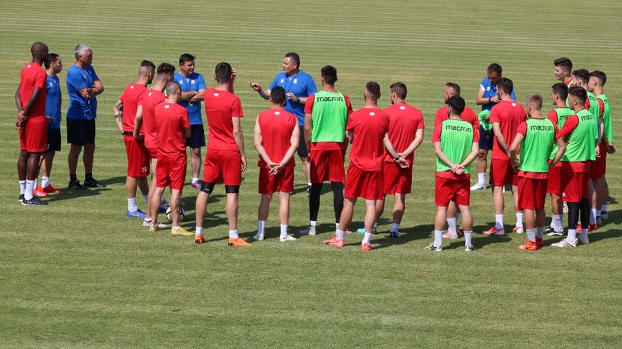 Coronavirusul continuă să lovească în Gloria Buzău. Echipa de fotbal, afectată după cea de handbal